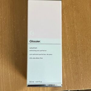 Glossier Solution Exfoliator - White and Pink